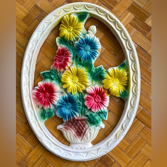 Vintage handmade plaster wall art floral chalkware - Picture 1 of 13